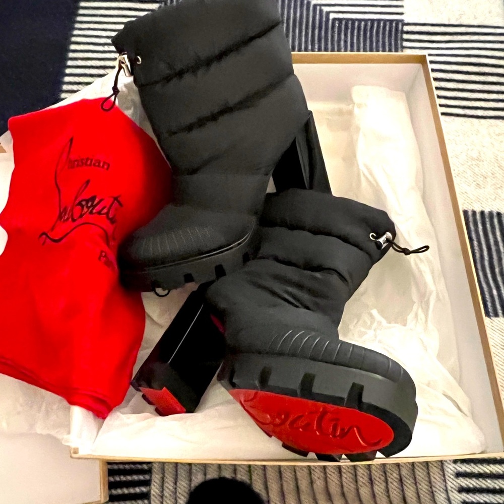 CHRISTIAN  LOUBOUTIN Orjana Lug Ankle Puffer Boots 39 BLACK NEW CONDTION